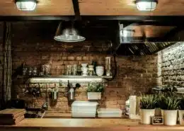 Outdoor kitchen tips with accent lighting and stunning stonework